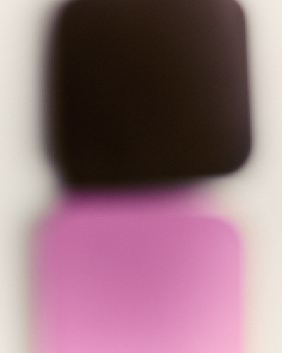 Violette FR - © Lambert | Lambert
