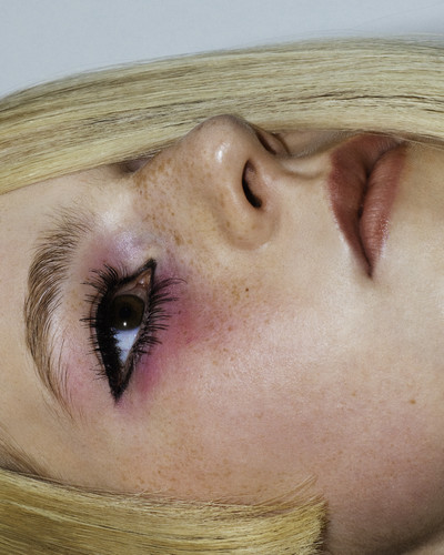 Beauty series w/ Caroline Fenouil - © Lambert | Lambert