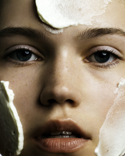 Tush - © Lambert | Lambert