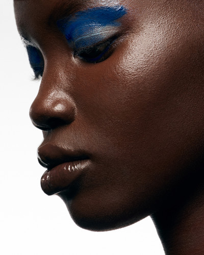 Wallpaper Beauty - © Lambert | Lambert