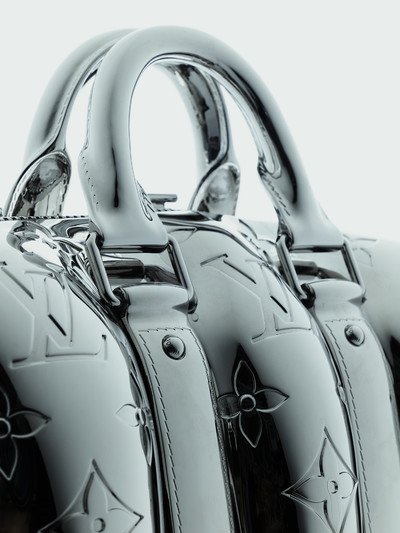 V Man - © Lambert | Lambert