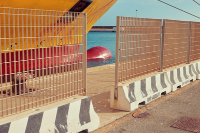 In Between - © Lambert | Lambert
