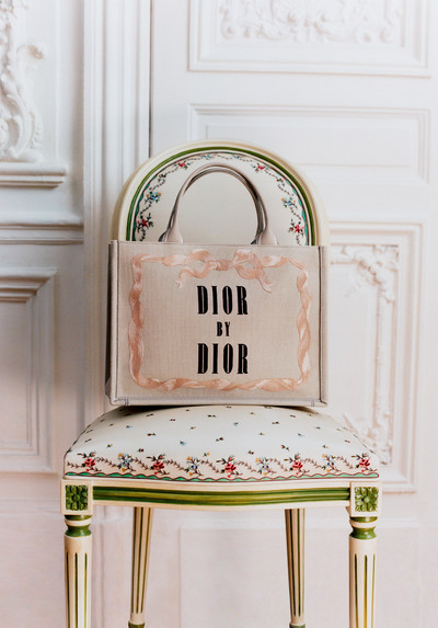 Dior - Bags on Chair - © Lambert | Lambert