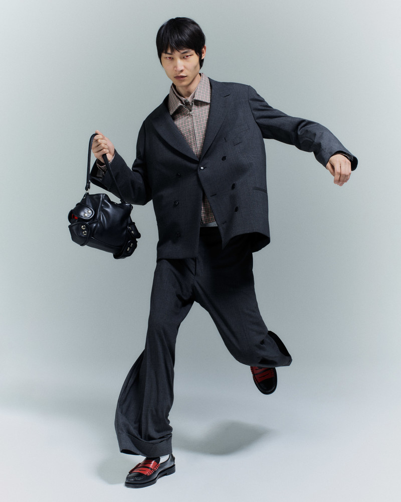 Random Identities - © Lambert | Lambert