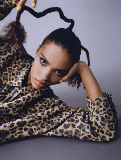 L’officiel - Tina Kunakey - © Lambert | Lambert