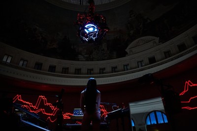 Arca, The Light Comes in the Name of the Voice - © Lambert | Lambert