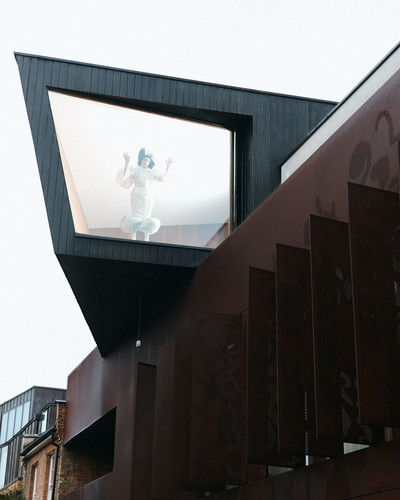 The Travel Almanac - © Lambert | Lambert